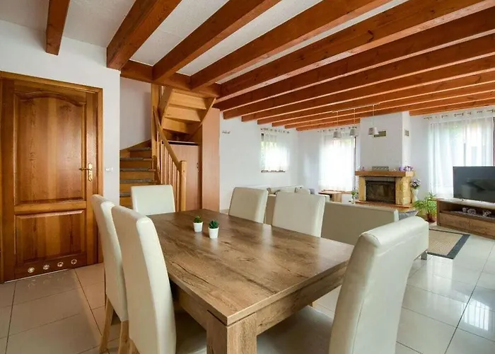 Claudia Comfortable *